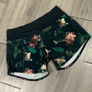 Oiselle Black Moody Roga Running Thistle Floral Shorts size 04